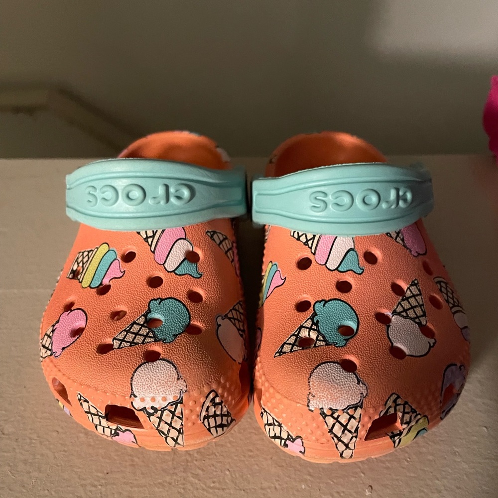 Toddler crocs